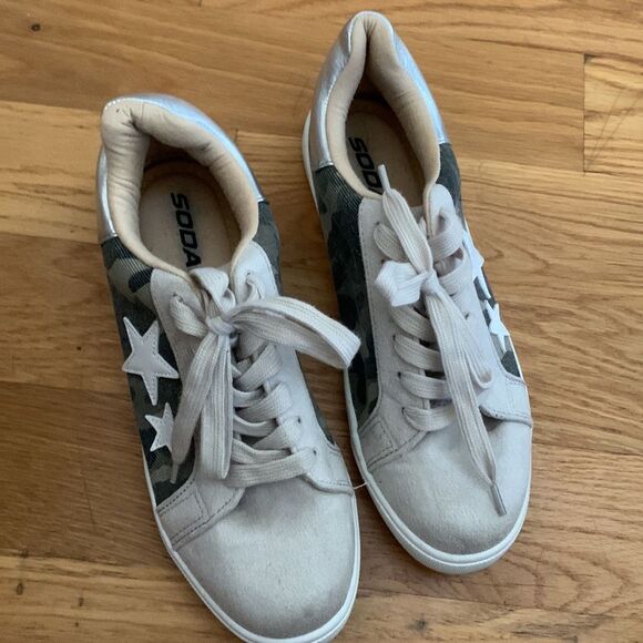Soda camo sneakers size 8.5 silver detail - Picture 2 of 8